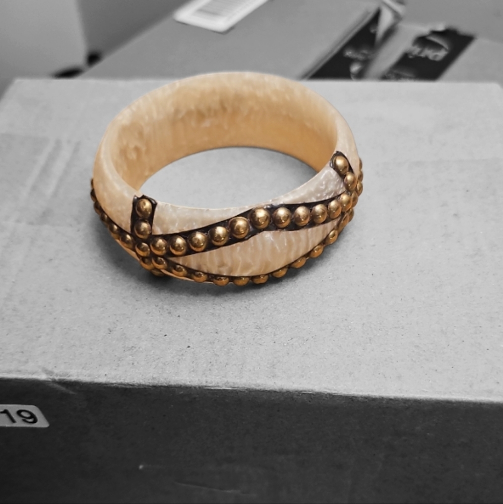 Vintage 80'es Ivory Color Cooper Studded Wide Lucite Bangle Bracelet.